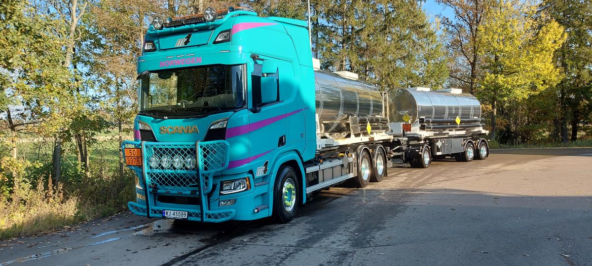 Lars Mathisen Transport logo