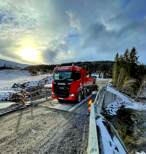 A. Pedersen og Sønn Lastebiltransport AS logo